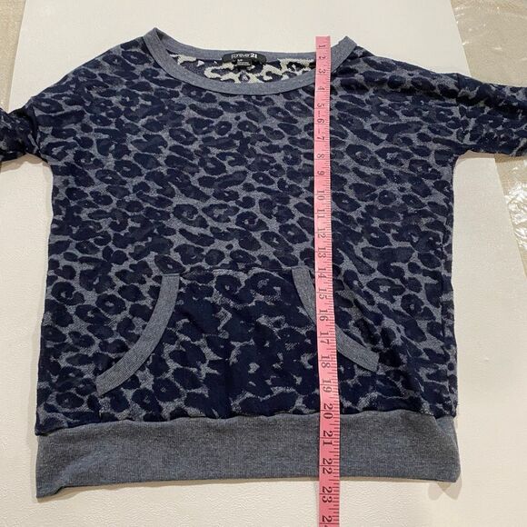 Forever 21 Leopard Print Pullover Sweatshirt Women’s Small | Blue Gray Cozy Top - Picture 5 of 5